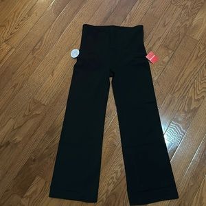 SPANX Booty Biost active ankle flair pant